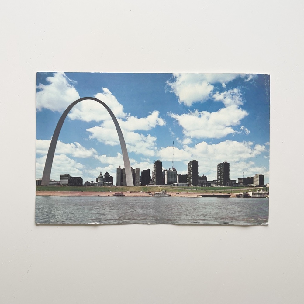 Postcard Gateway Arch & Downtown City Skyline St. Louis Missouri USA 6x9in